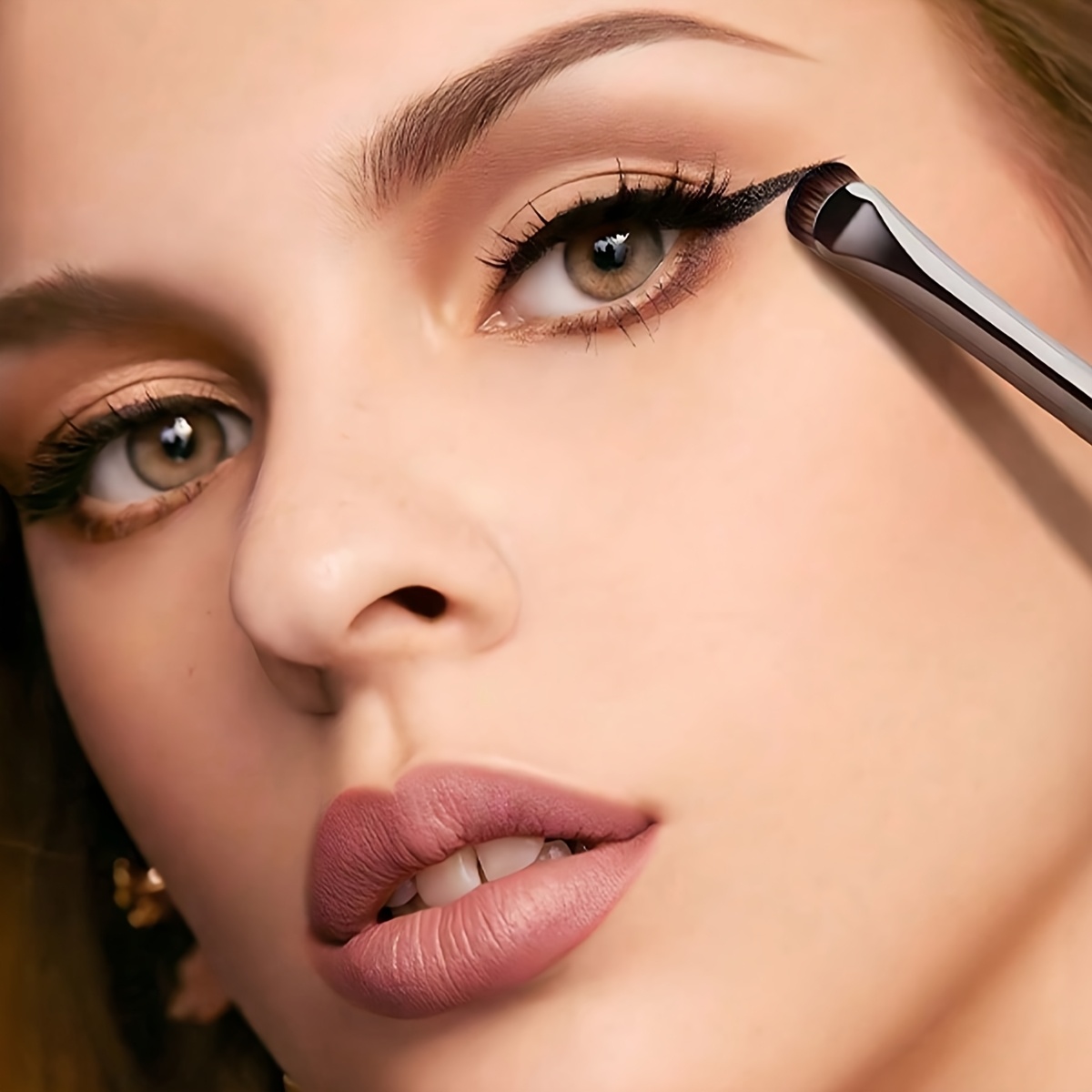 2個入りメイクアップツール、柔らかい毛先の新しい黒い三日月型 - Beauty Makeup News のレビューと価格