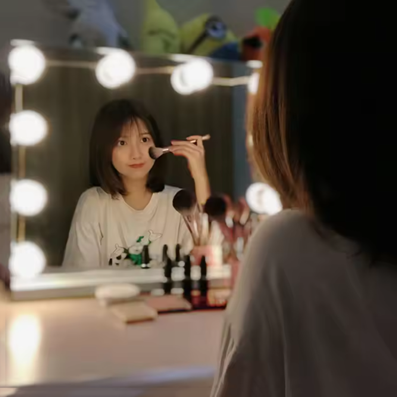 USB LEDハリウッドバニティランプ、取り外し可能な化粧鏡 - Beauty Makeup Light のレビューと価格
