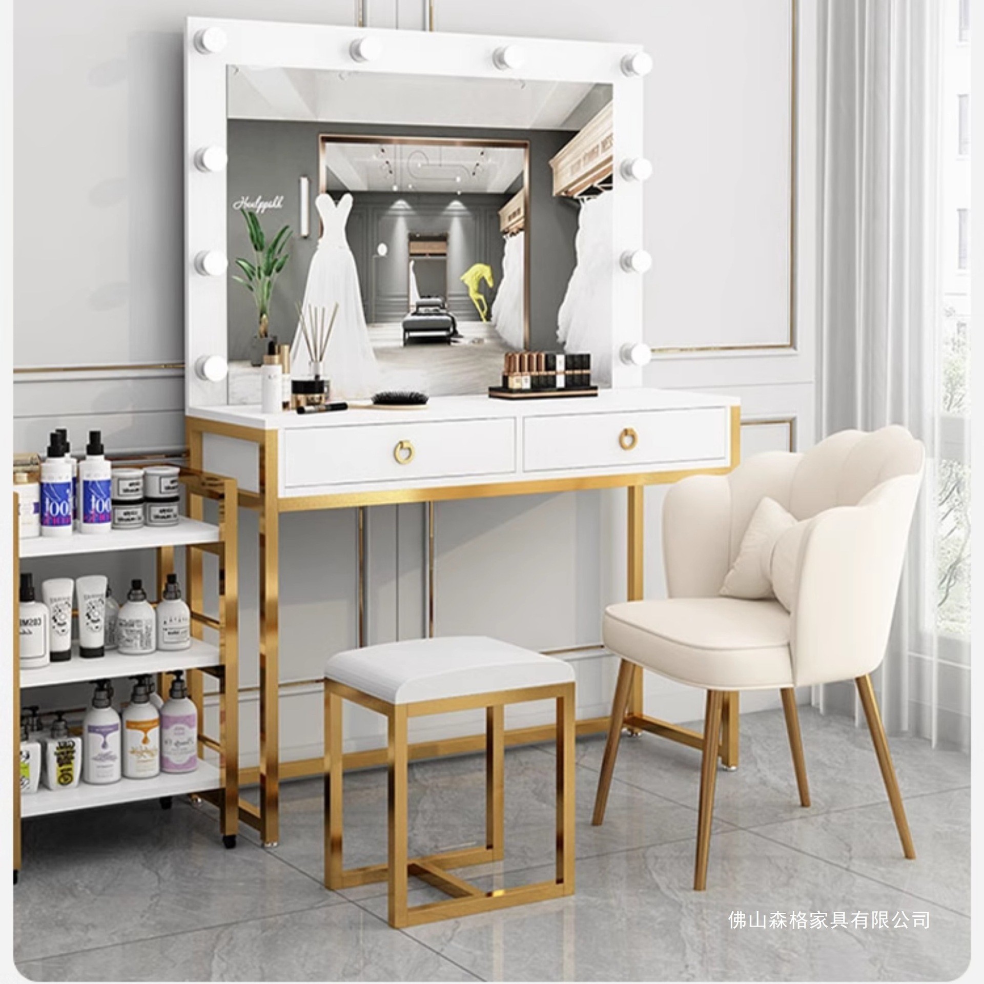スタジオ用ドレッサー（ランプミラー一体型）トレーニングスクー - Beauty Makeup School のレビューと価格